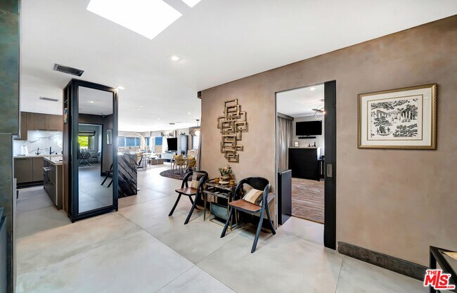 Building Photo - 6309 Ocean Front Walk