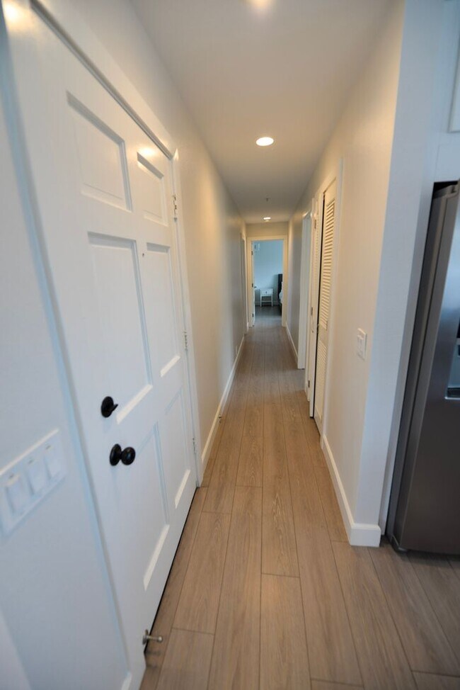 Building Photo - 259 Avenida Granada