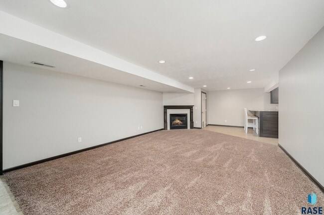 Building Photo - 2412 S Sheffield Cir