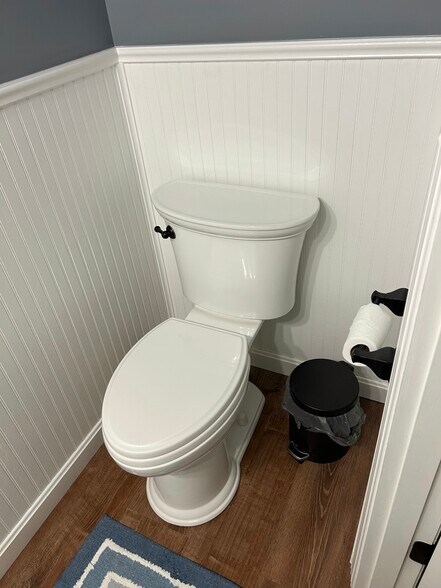 Half bath - 950 Twin Leaf Ct