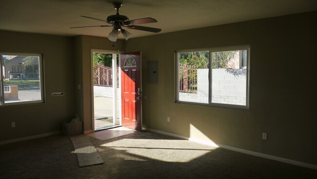 Building Photo - Charming 3-Bedroom Home with Upgraded Kitc...