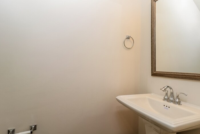 Building Photo - 304 Crooked Pne Ct