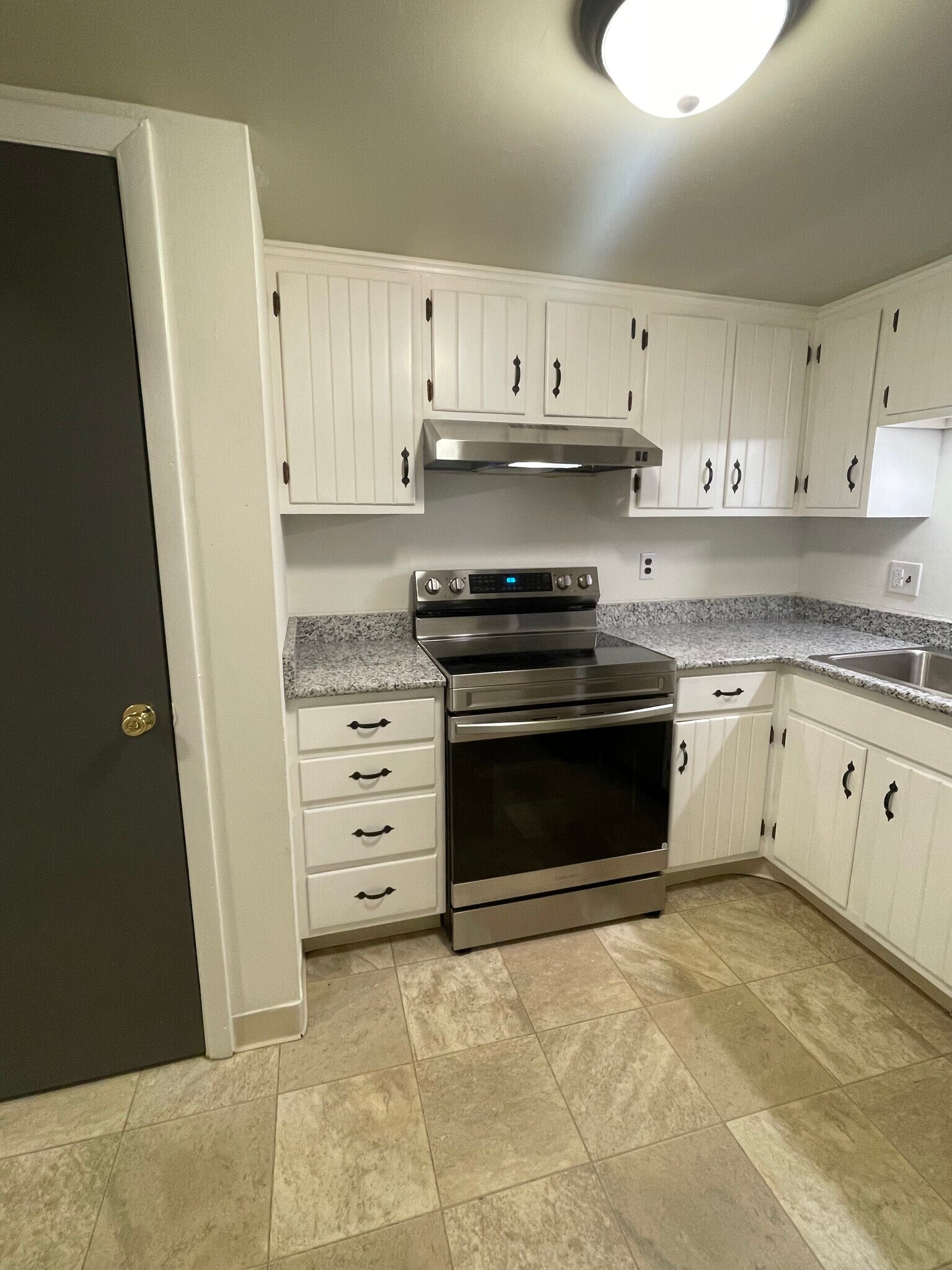 Building Photo - 300 WINDING Way