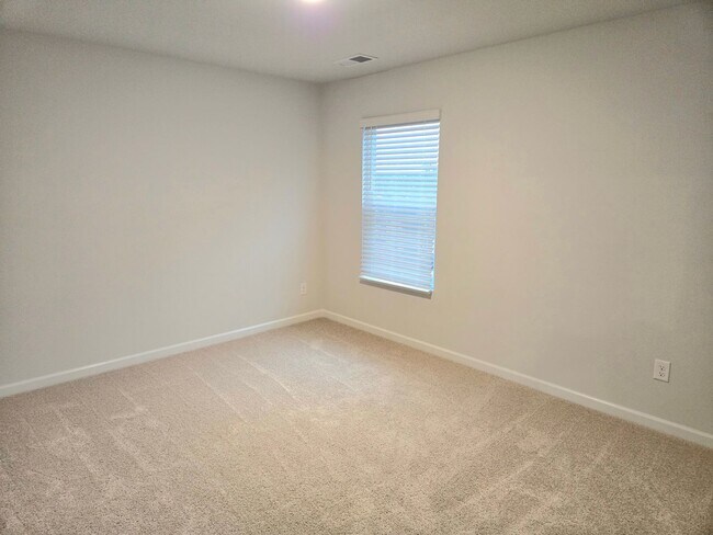 Building Photo - 4828 Southwind Rd