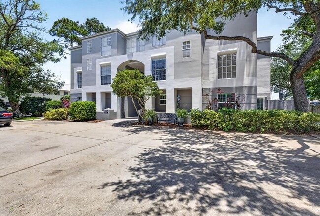 Building Photo - 606 S Glen Ave