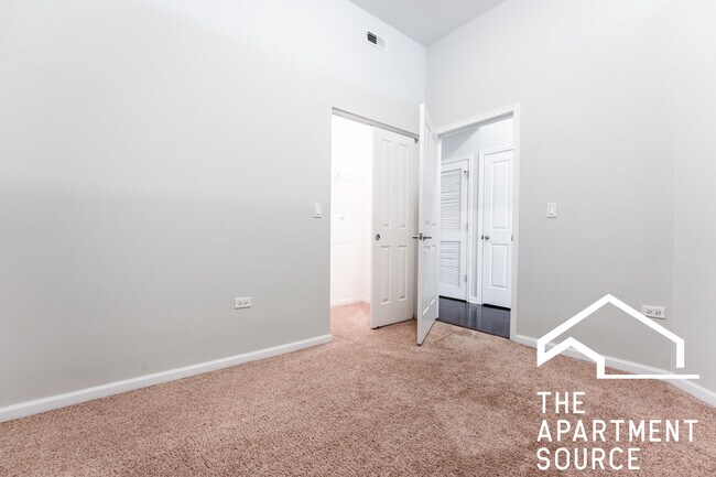 Building Photo - 1464 S Michigan Ave