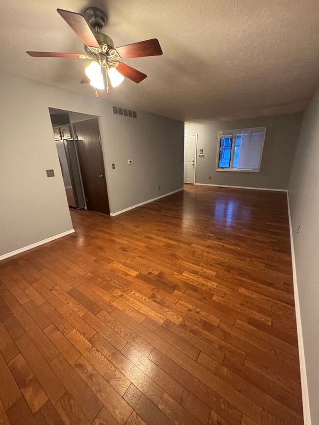 Building Photo - Spacious Two-Bedroom Duplex