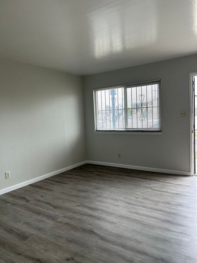 Building Photo - 4100-4106 S 41st Street