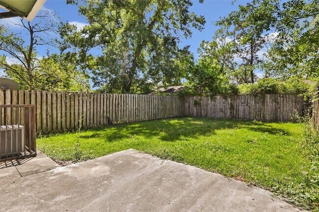 Building Photo - 10445 Wicklowe St