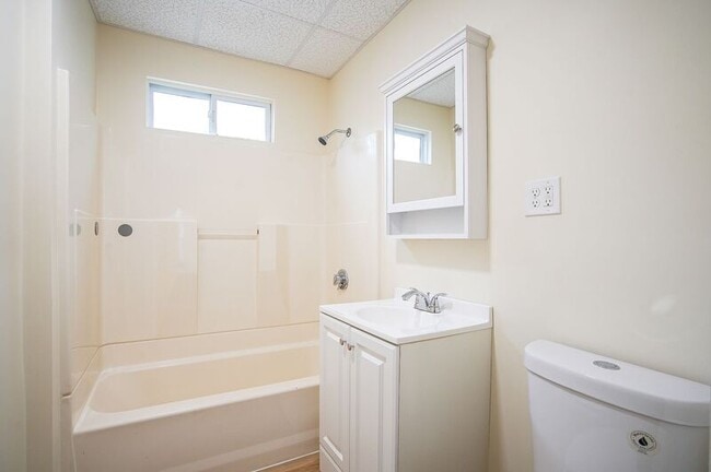 Building Photo - 51-53-53 Leyfred Terrace