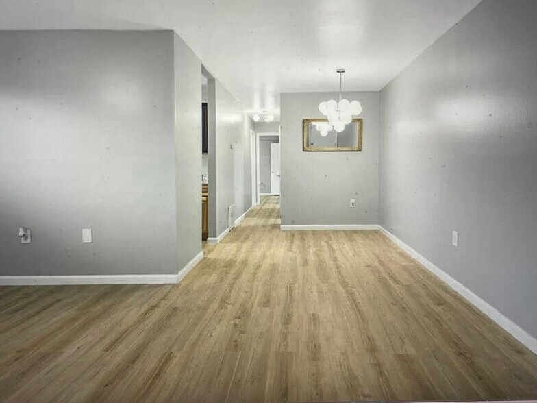 Primary Photo - 1175 Carriage Cir