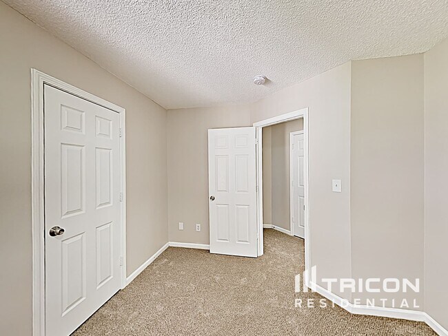 Building Photo - 9200 Bradstreet Commons Way