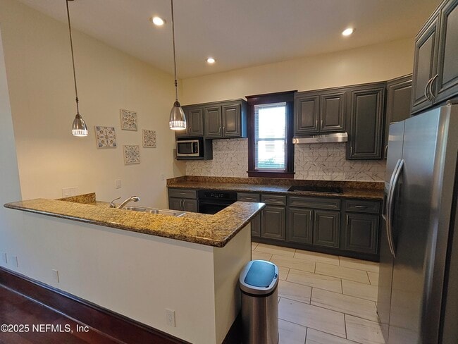 Building Photo - 1250 N Liberty St