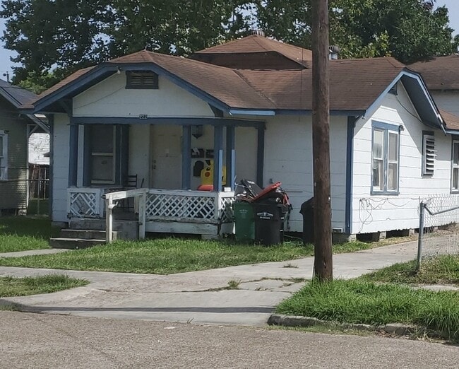 Building Photo - 222 W Murrill Ave