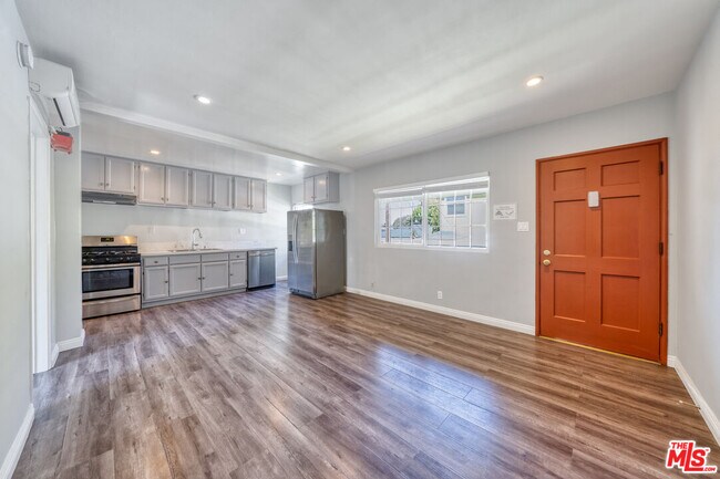 Building Photo - 1112 Ocean Park Blvd