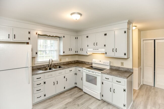 Building Photo - Great Location in Williamsburg!