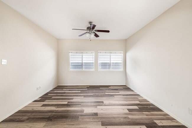 Building Photo - Charming 3-bedroom, 2-bath single-family h...