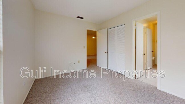 Building Photo - 6228 7th Ave W