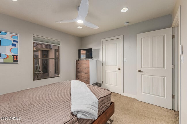 Building Photo - 5821 E Cactus Rd