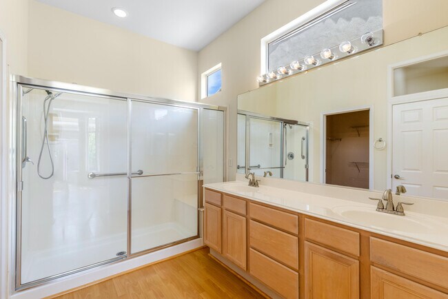 Building Photo - 78745 Platinum Dr