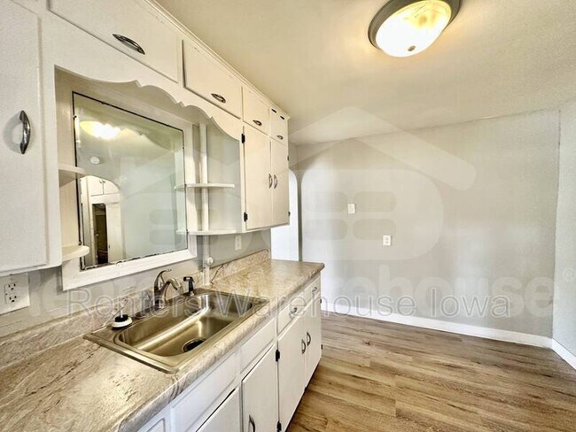 Building Photo - 1210 1/2 West Street