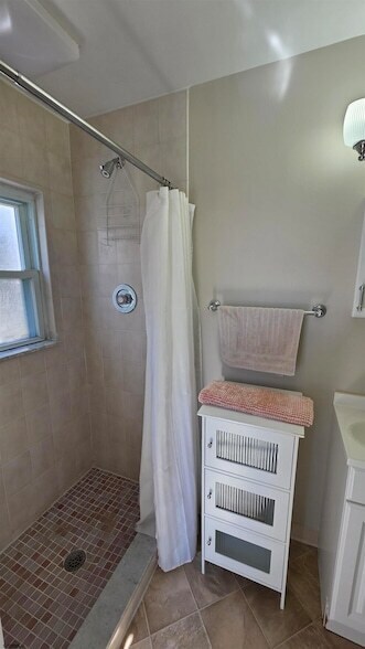 Building Photo - 34 N Montgomery Ave