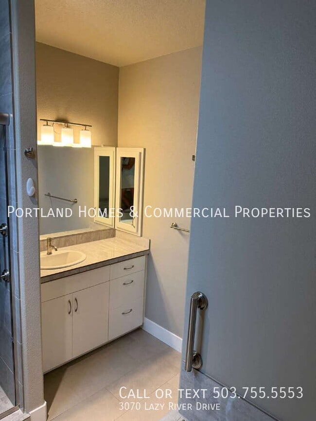 Building Photo - 3070 Lazy River Dr