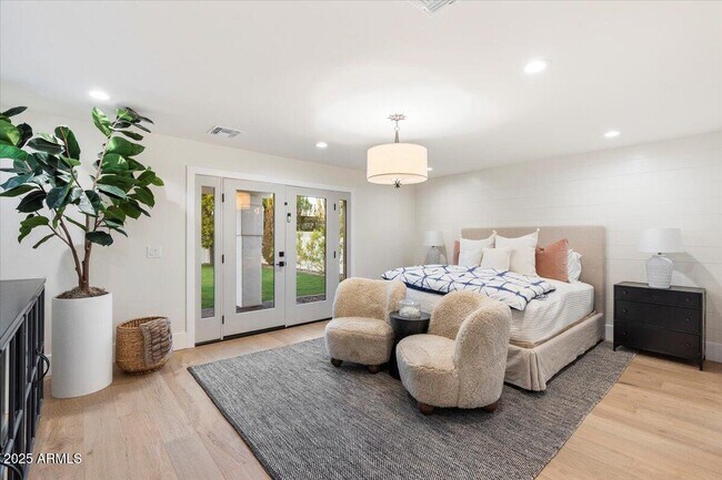 Building Photo - 8014 E Del Tesoro Dr