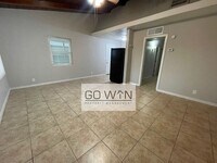 Building Photo - 608 N Drew St E