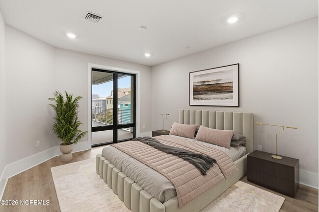 Building Photo - 215 2nd Ave