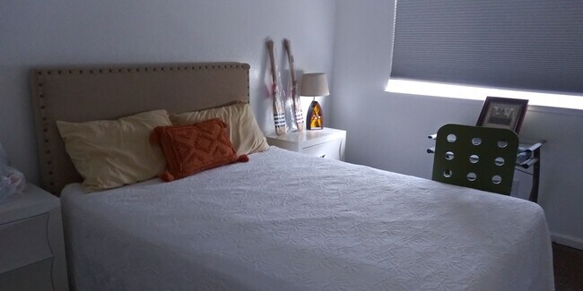 Building Photo - Fully Furnished Condo