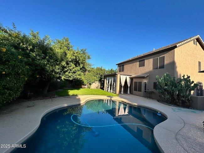 Building Photo - 4620 E Paso Trail