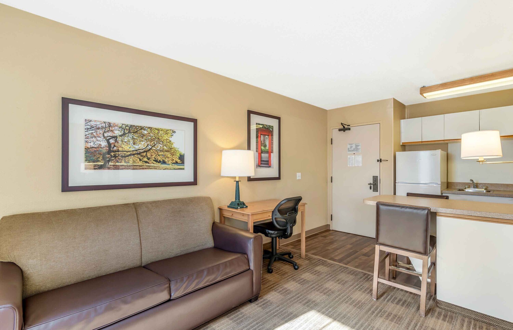 Building Photo - Furnished Studio-Chicago - Naperville - East