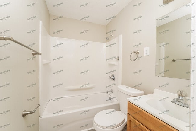 Building Photo - 3163 Lincoln St