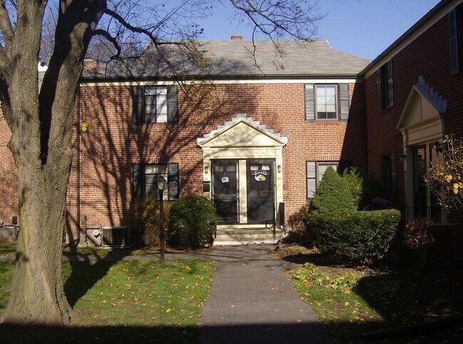 Building Photo - 42 Pierce Rd