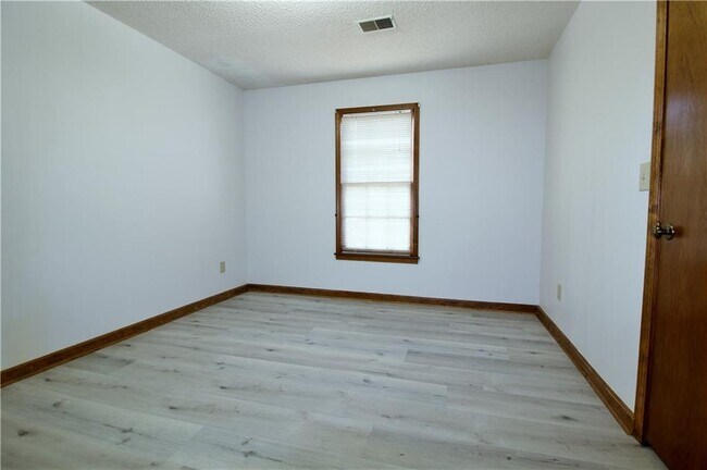 Building Photo - 585 Wayside Dr