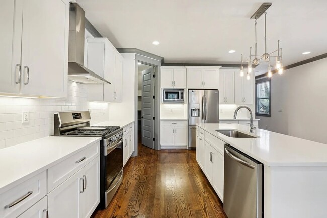 Building Photo - 717 Stockell St