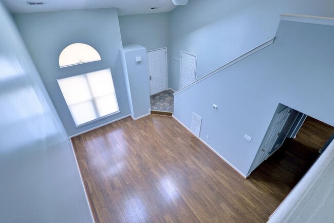 Building Photo - Well Maintained Coventry Home