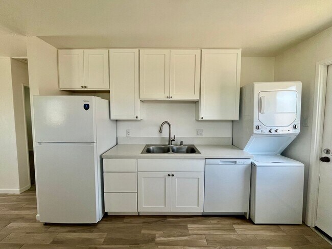Building Photo - 3543-3545 Clairemont Mesa Blvd