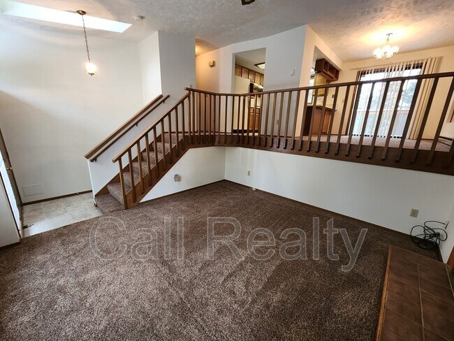 Building Photo - 1533 E 39th Ave