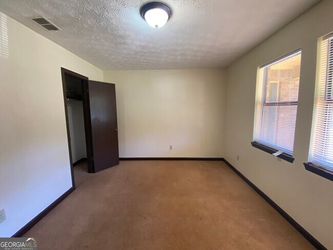 Building Photo - 129 Tanglewood Dr