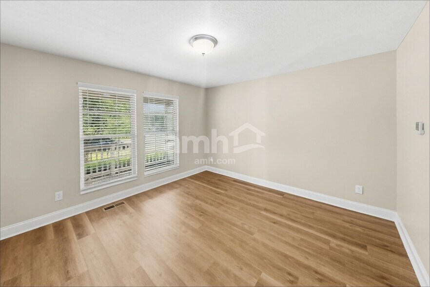 Building Photo - 516 Longview St