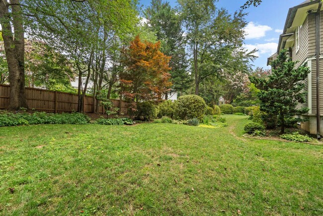 Building Photo - 4 Bed 3.5 bath - Kensington Victorian - Mo...