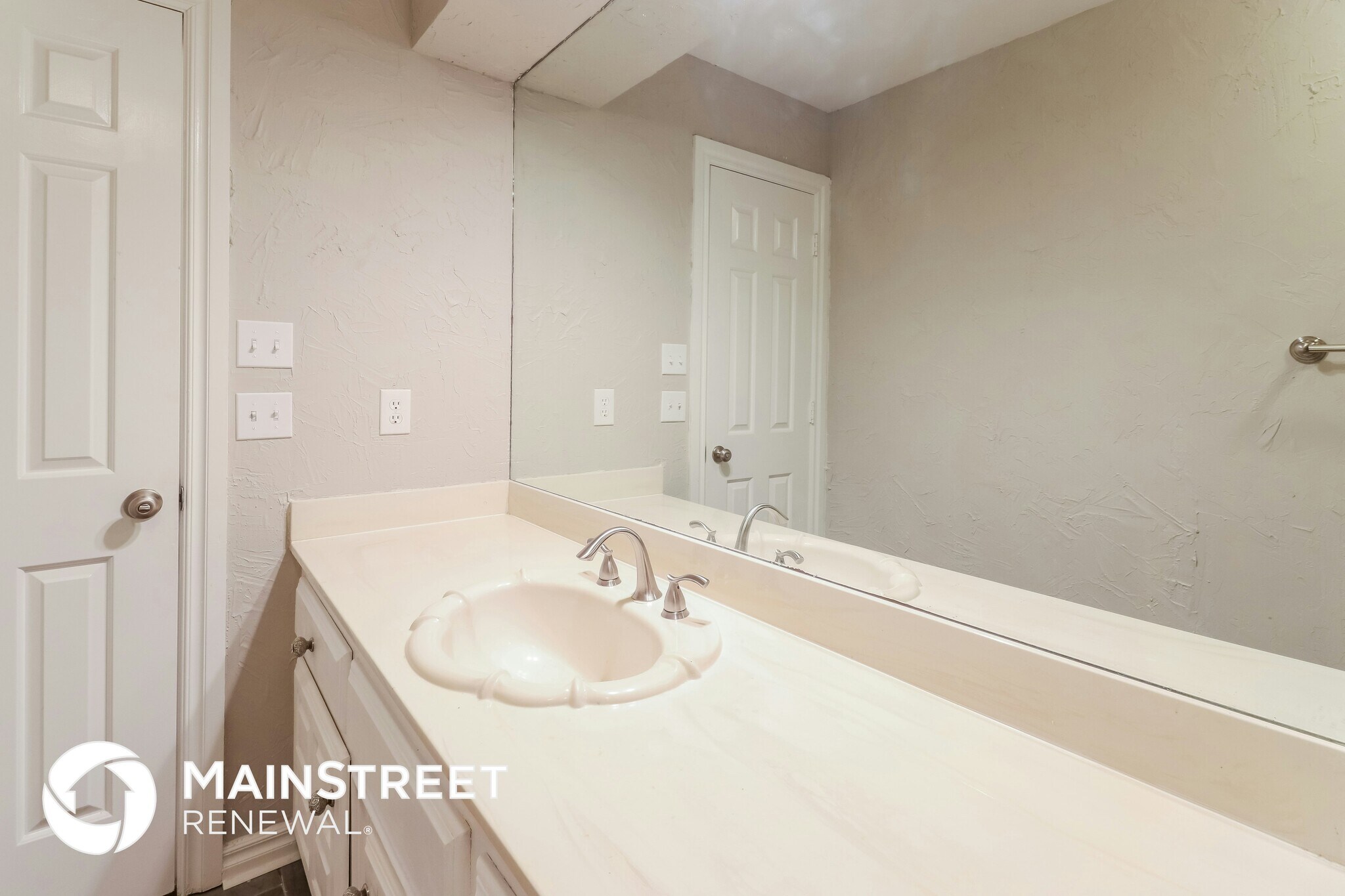 Building Photo - 1220 Interurban Way