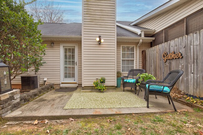 Building Photo - 4 Creekbend Ct