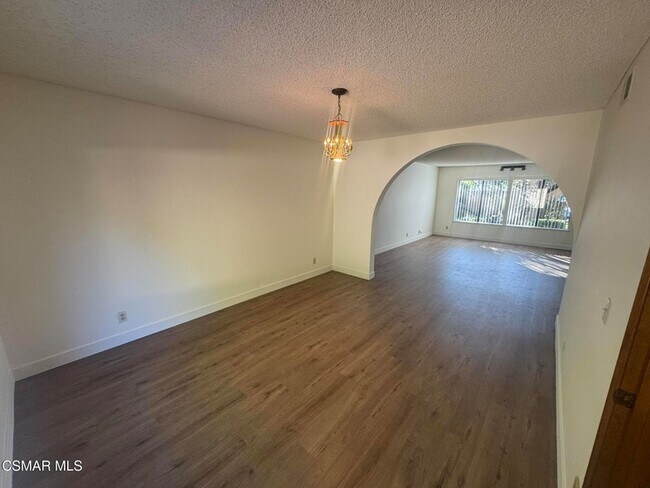 Building Photo - 2930 Reservoir Dr