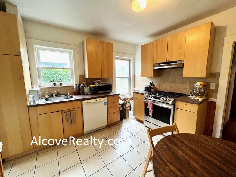 Building Photo - 11 Leonard St