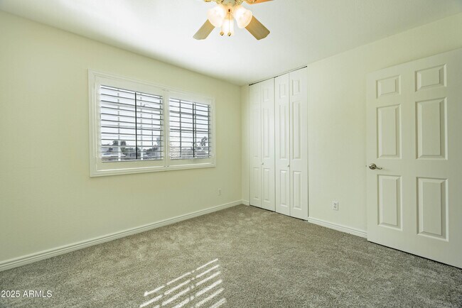 Building Photo - 2547 W Naranja Ave