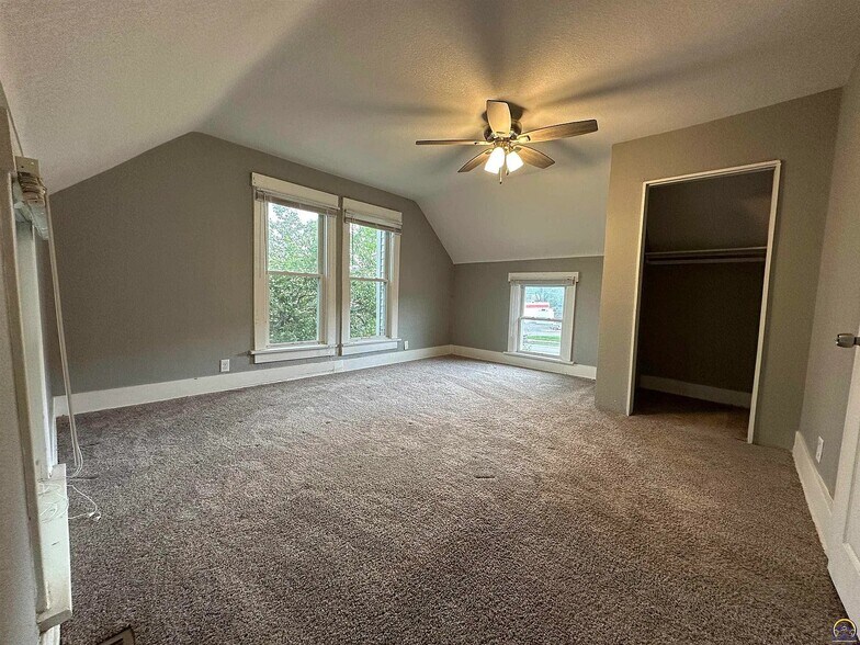 Building Photo - 3839 SW Sena Dr