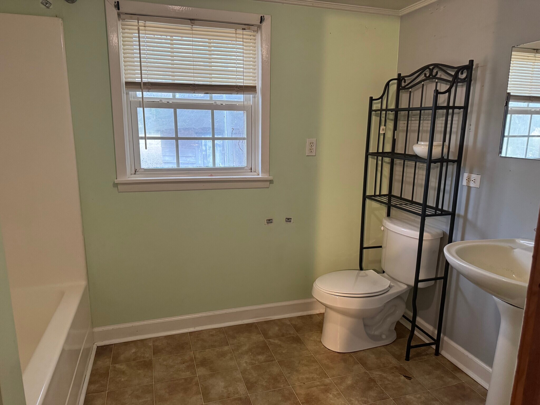 Bedroom two ensuite bathroom - 20089 Padgett Rd